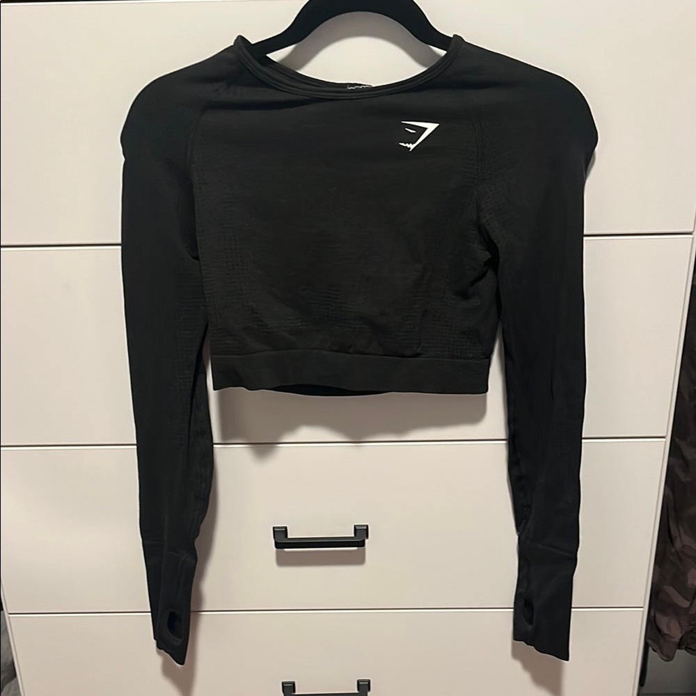 Gymshark Black Long Sleeve Crop Top thumb holes in sleeve